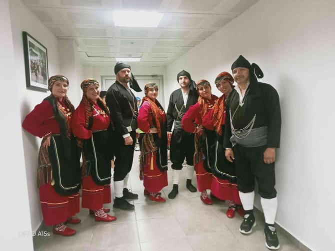 Folklor Ekibinden Muhteşem Performans