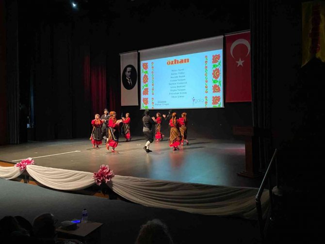 Folklor Ekibinden Muhteşem Performans