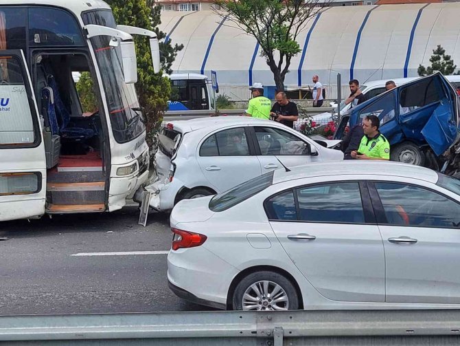 Kütahya’da Zincirleme Trafik Kazası: 3 Yaralı