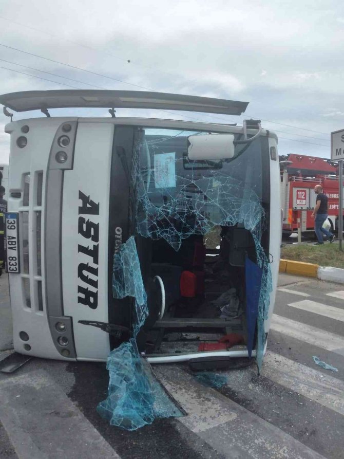 Fabrika İşçilerini Taşıyan Minibüsler Çarpıştı: 11 Yaralı