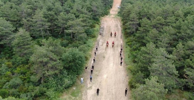Maltepe’de Orman Yangınlarına Karşı Atlı Polislerden Denetim
