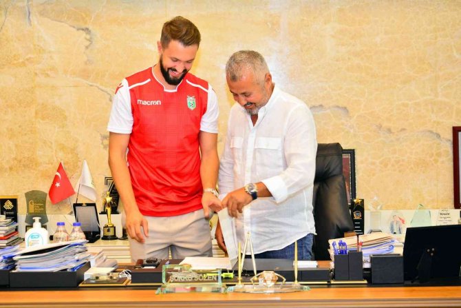 Manavgat Belediyespor’da 14 İmza Birden Atıldı