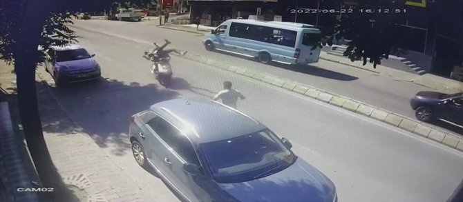 Ümraniye’de Motosikletin Çarptığı Yaya, Başka Bir Yayanın Üzerine Uçtu