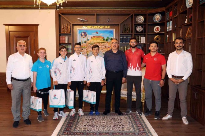 Başkan Savran, Genç Sporcuları Ödüllendirdi