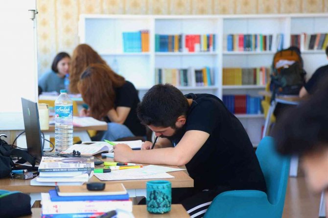 Ordu Gençlik Merkezi Kitap Kafe Yenilenerek Hizmete Açıldı