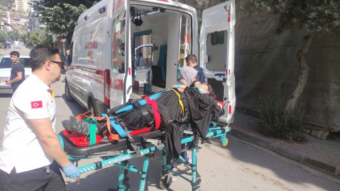 Eşi Ve Çocuğunun Gözü Önünde Otomobil Çarptı