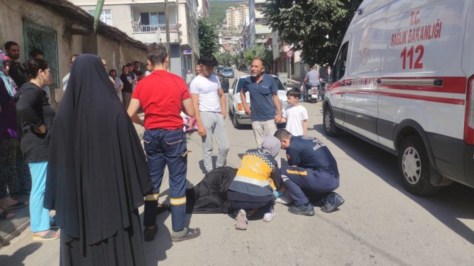 Eşi Ve Çocuğunun Gözü Önünde Otomobil Çarptı