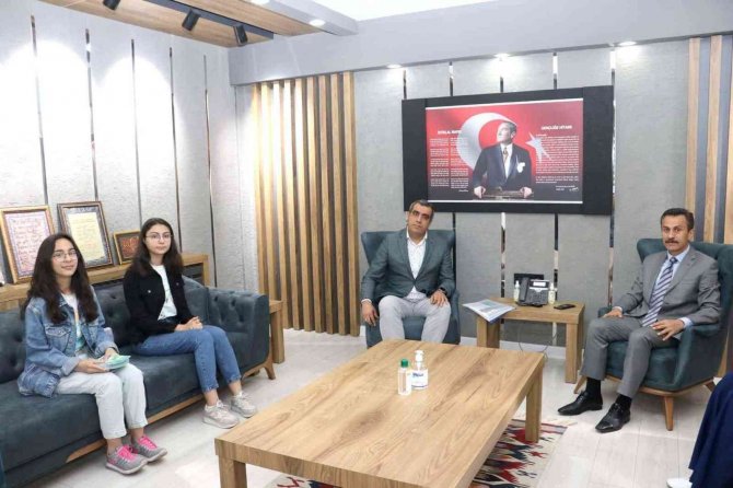 Ortaokul Öğrencileri Korona Günlerini Kitaplaştırdı