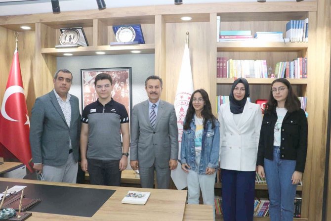 Ortaokul Öğrencileri Korona Günlerini Kitaplaştırdı