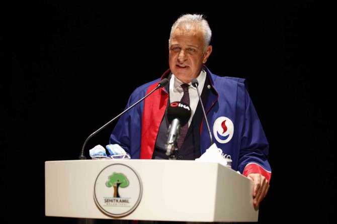 Sanko’da Tıp Fakültesi Öğrencileri Törenle Beyaz Önlük Giydi