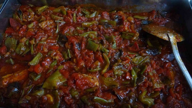 Uzmandan Uyarı: “Yaz Aylarında Ağır Yemekler Öğlen Yenilmeli”