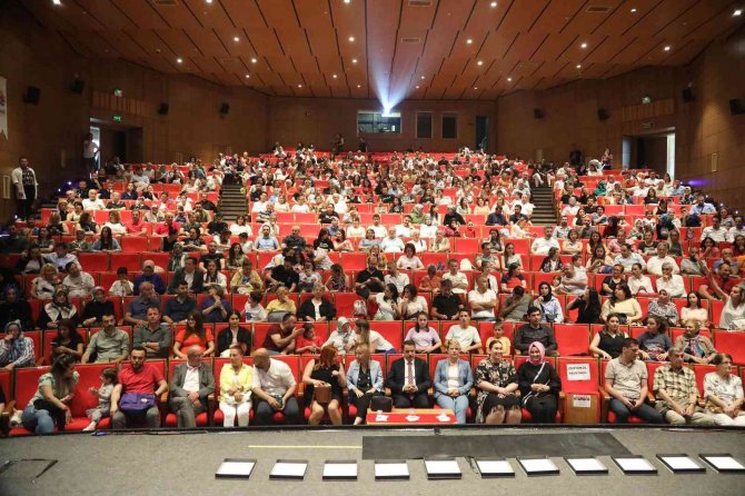 Miniklerden Yılsonu Gösterisi