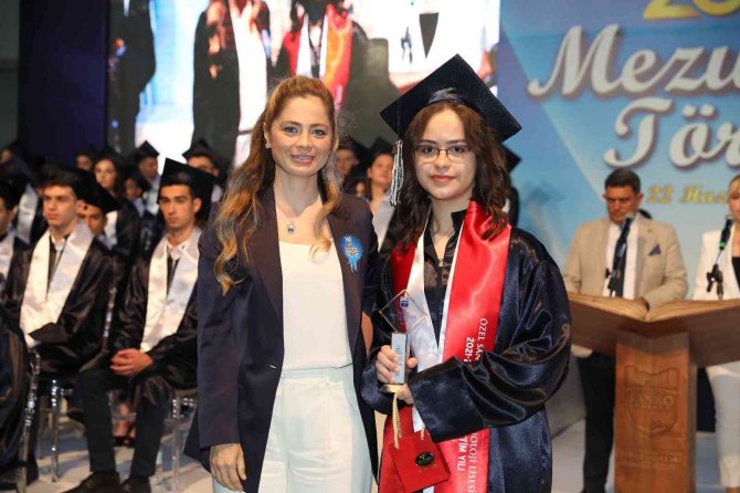 Sanko Okulları’nda Mezuniyet Heyecanı