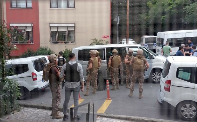 Şişli’de Film Gibi Olay: Rehin Alınan Genç Kadın Servis Elemanının İhbarıyla Kurtarıldı