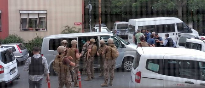 Şişli’de Film Gibi Olay: Rehin Alınan Genç Kadın Servis Elemanının İhbarıyla Kurtarıldı