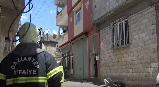 Mutfak Tüpüyle Balkona Çıktı, Mahalleye Panik Yaşattı