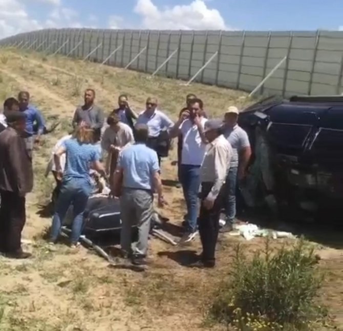 İ̇ran Plakalı Otomobil Takla Attı: 3 Yaralı