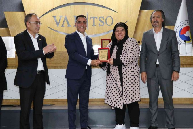 İ̇ranlı Kadın Kuaförlere Uygulamalı Eğitim