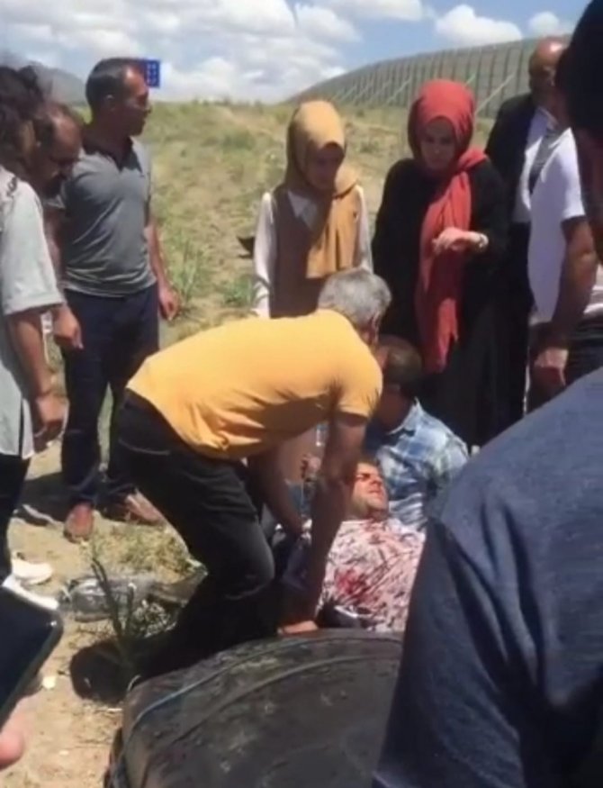 İ̇ran Plakalı Otomobil Takla Attı: 3 Yaralı