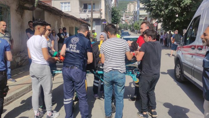 Eşi Ve Çocuğunun Gözü Önünde Otomobil Çarptı
