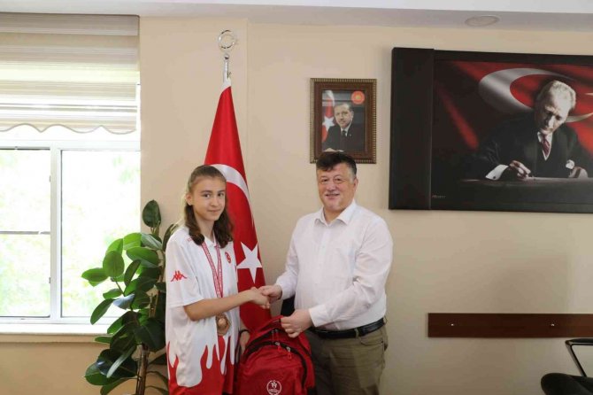 Aydın Gençlik Ve Spor İ̇l Müdürü Fillikçioğlu Başarılı Sporcuları Ödüllendirdi