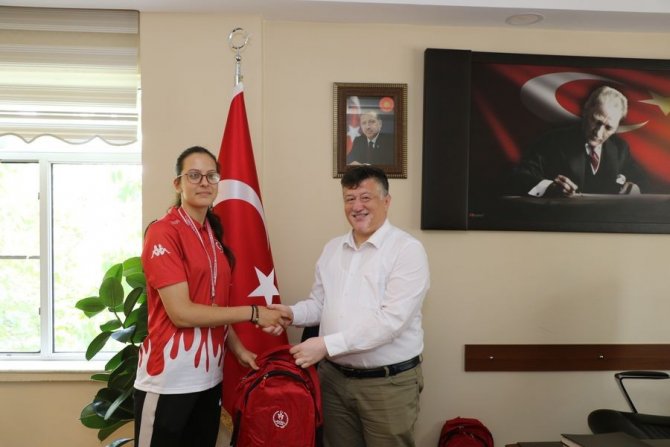 Aydın Gençlik Ve Spor İ̇l Müdürü Fillikçioğlu Başarılı Sporcuları Ödüllendirdi