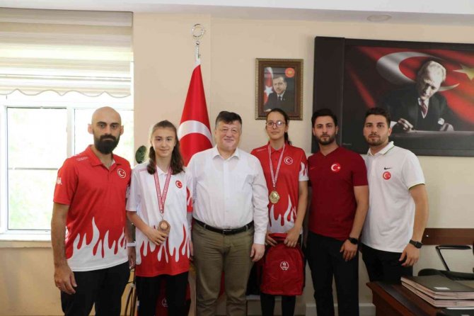 Aydın Gençlik Ve Spor İ̇l Müdürü Fillikçioğlu Başarılı Sporcuları Ödüllendirdi
