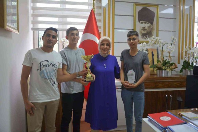 ’Emre 44’ Robot İle Gelen Ödül