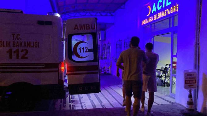 Balık Avlarken Tekneden Denize Düştüler