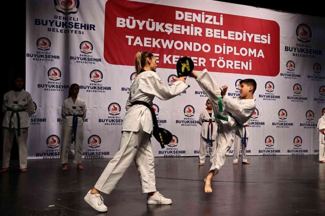 Minik Taekwondocular Kuşak Attı