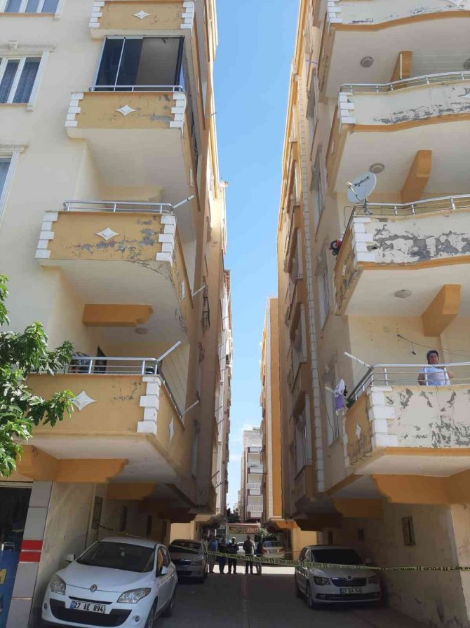 Sarkıttığı İple Daireye Girmeye Çalışırken 5. Kattan Düşen Şahıs Öldü