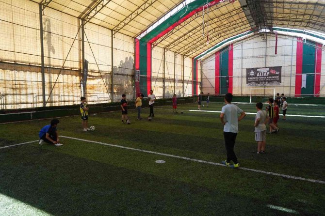 Çayırova’da Yaz Spor Okulları Başladı