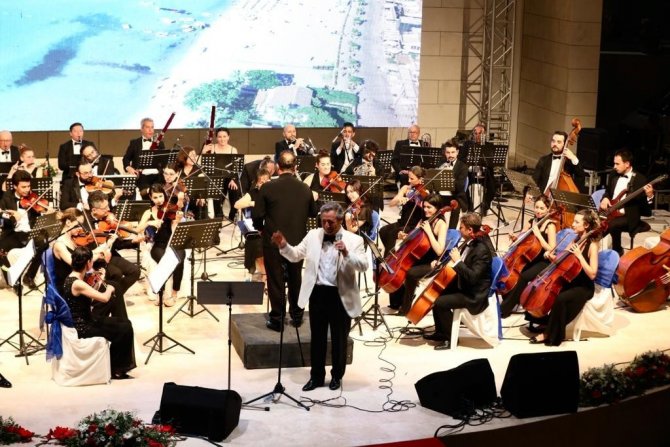 Amfi Tiyatronun İlk Konserine Didimliler Yoğun İlgi Gösterdi