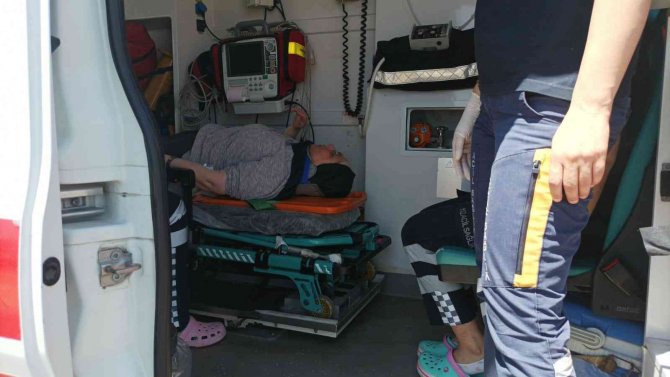 Göreve Giden Aile Hekimi Kazada Yaralandı