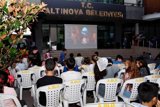 Altınova’da Açık Sinema Keyfi