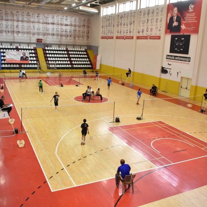 Analig Badminton Çeyrek Finalleri Elazığ’da Başladı