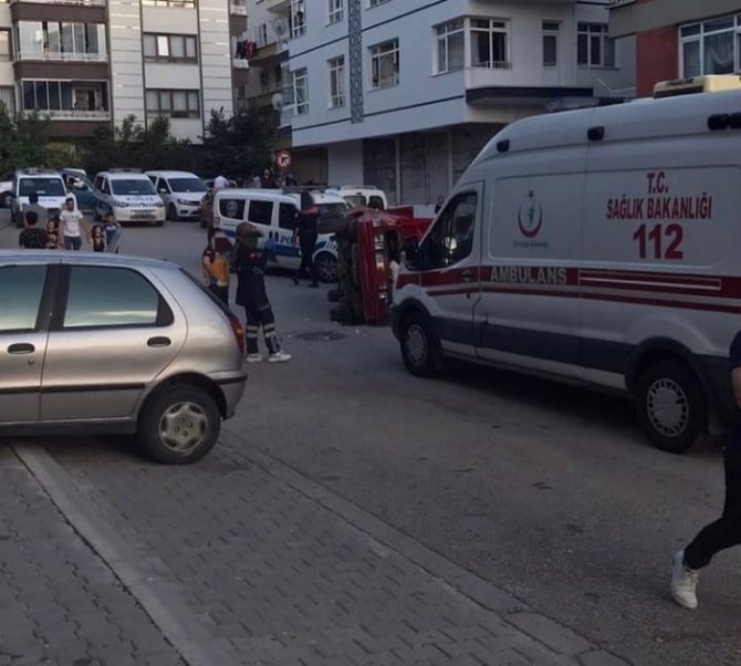 Ankara’da Drift Yapan Aracın Sürücüsüne Mahallelilerden Tepki: Aracı Devirdiler
