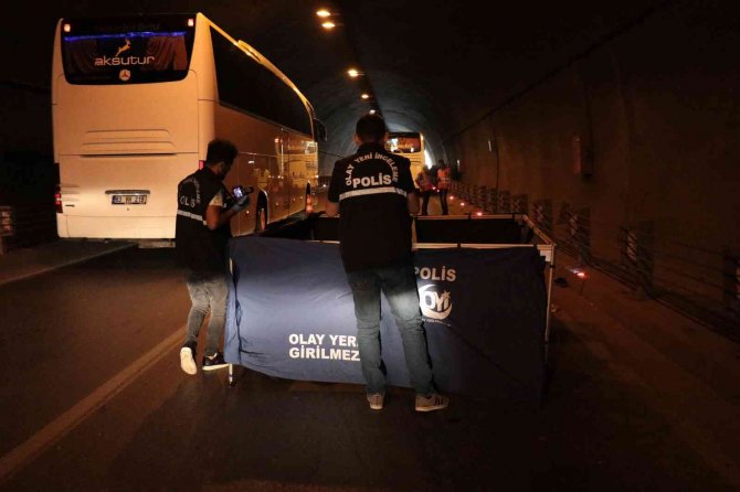 Otobüsün Çarptığı Motosiklet Sürücüsü Hayatını Kaybetti