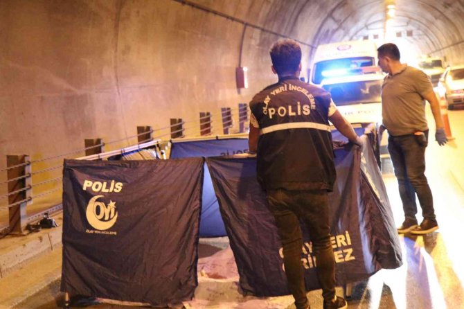 Otobüsün Çarptığı Motosiklet Sürücüsü Hayatını Kaybetti