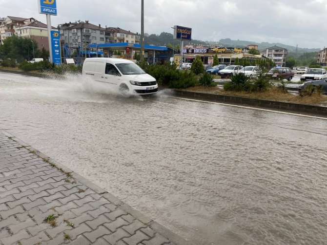 Bartın’da Sağanak Yağmur Hayatı Olumsuz Etkiledi