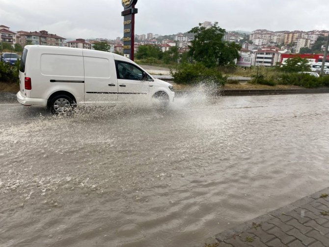 Bartın’da Sağanak Yağmur Hayatı Olumsuz Etkiledi