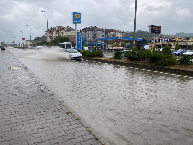Bartın’da Sağanak Yağmur Hayatı Olumsuz Etkiledi