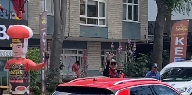 Başına Silah Dayayan Şahsı Polisler İkna Etti