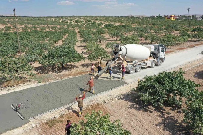 Birecik’te Çelik Hasırlı Beton Yol Uygulaması