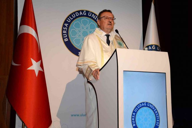 Enstitülerde Mezuniyet Coşkusu