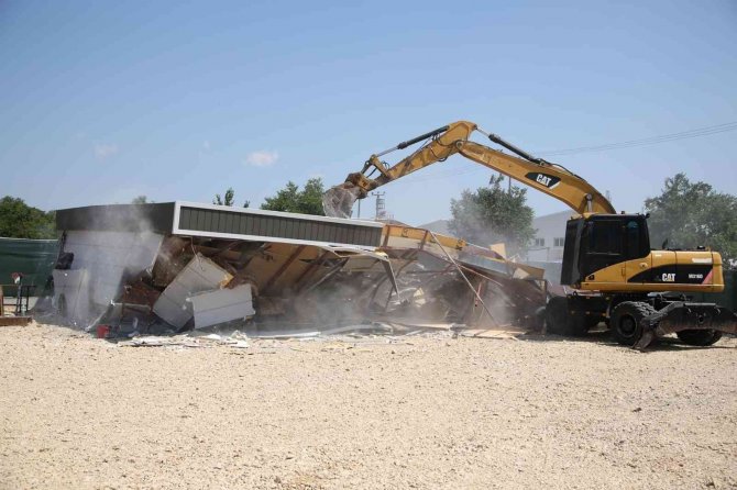 Tarım Arazisine Yapılan Kaçak Fabrikalar Yıkıldı