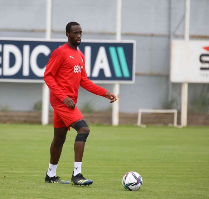 Samba Camara, 2 Yıl Daha Sivasspor’da