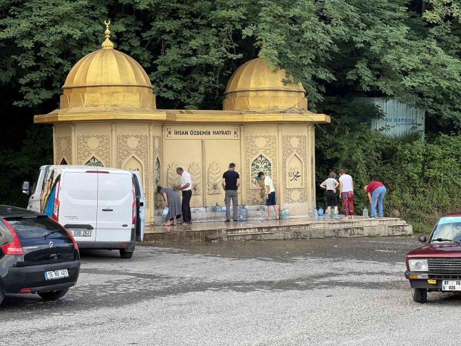 Bu Su ‘Şifa’ Dağıtıyor
