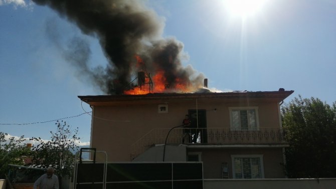 Erzincan’da Çatı Yangını