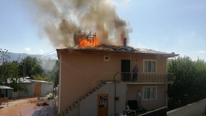 Erzincan’da Çatı Yangını